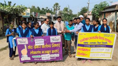 Bihar News- A voter awareness rally was taken out by the students of Government Higher Secondary School Rajapakar.