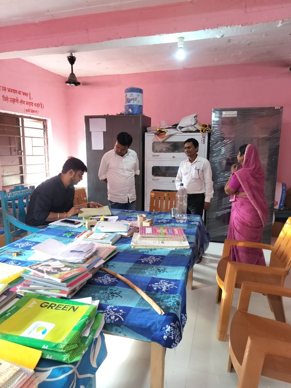 Bihar News-Block Development Officer Surya Pratap Singh visited all the booths to ensure foolproof arrangements for the upcoming assembly elections.