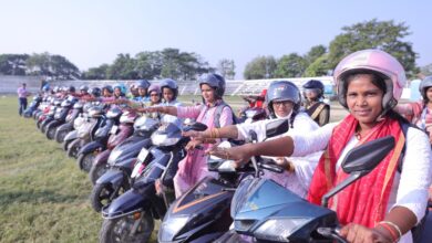 Bihar News: Women riding scooters and shouting slogans to vote gave the message of voting - be sure to vote on November 11th.