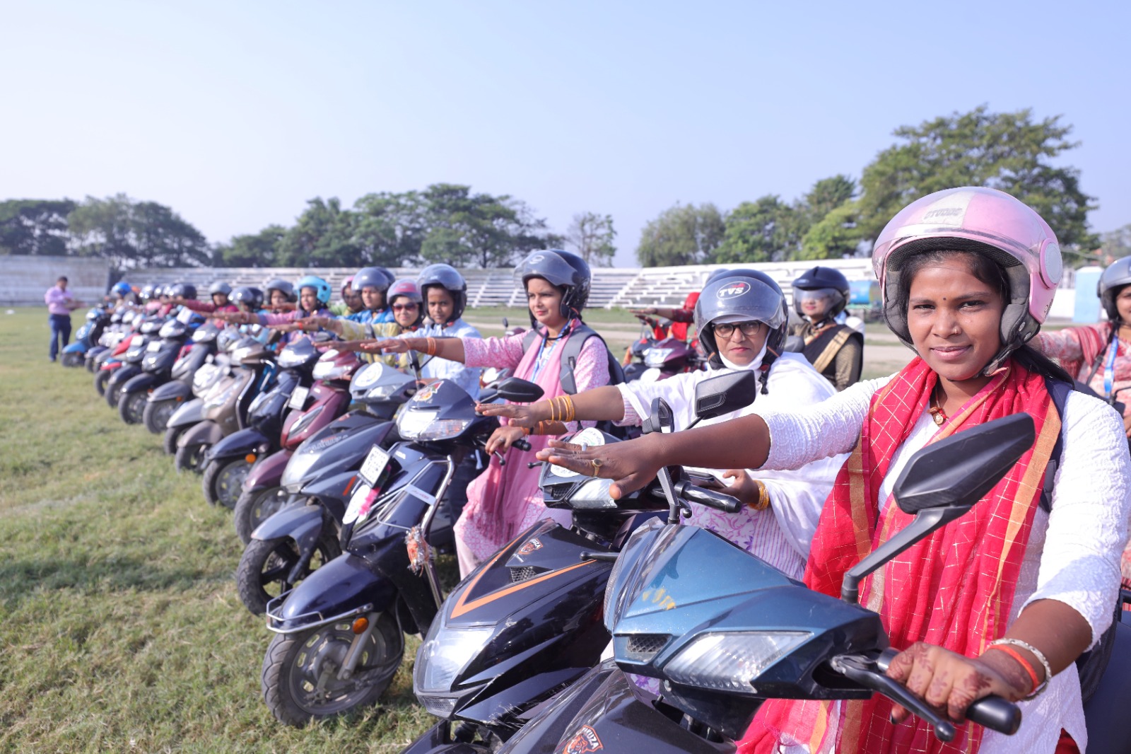 Bihar News: Women riding scooters and shouting slogans to vote gave the message of voting - be sure to vote on November 11th.