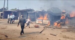 Bihar News: A massive fire broke out due to a gas cylinder explosion, burning five shops to ashes.