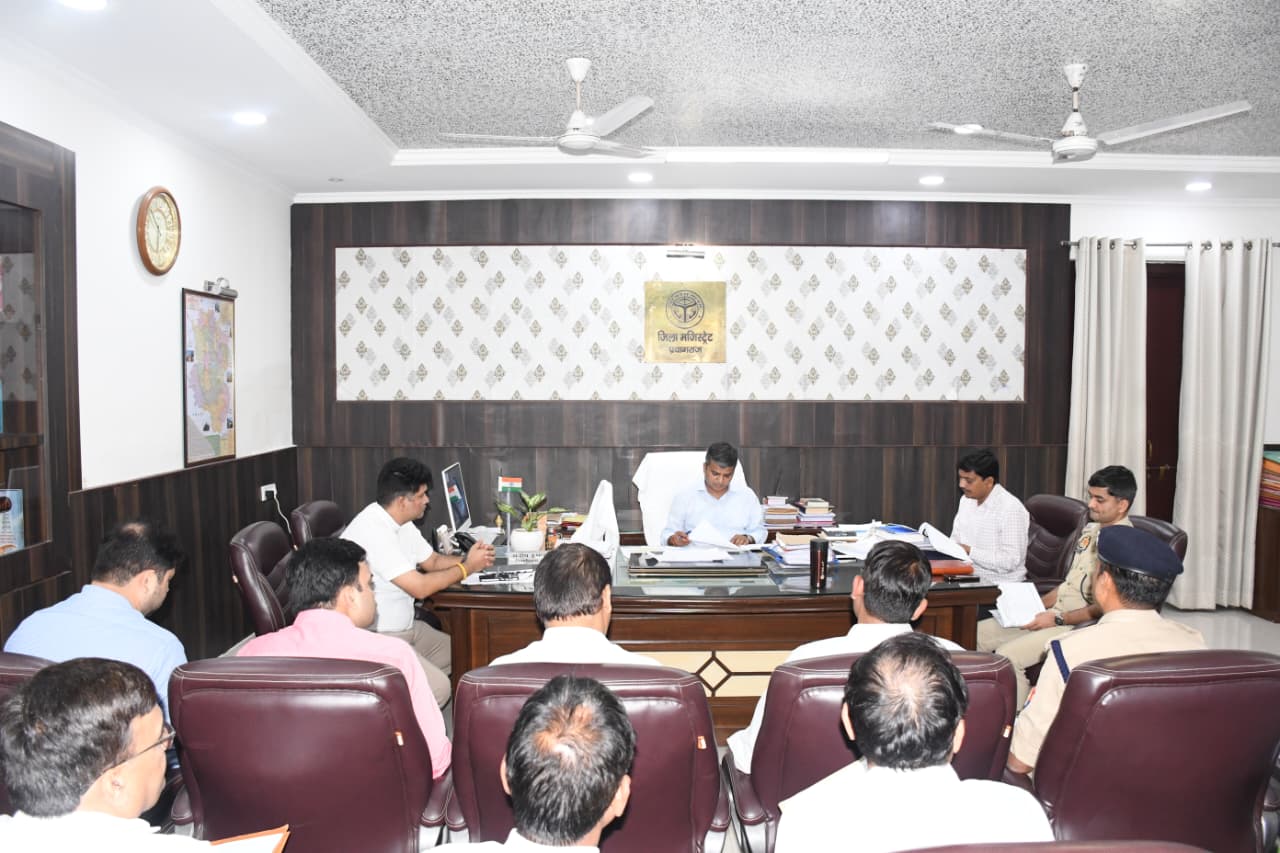 Prayagraj News: District Magistrate held a meeting regarding the preparations for Magh Mela.