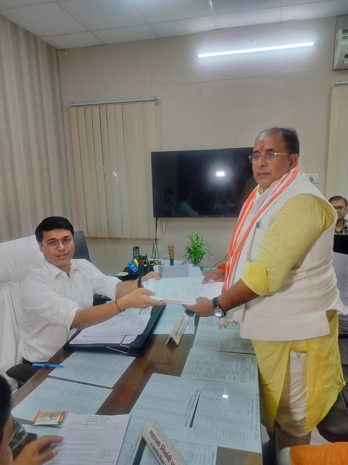 Bihar News: Half a dozen candidates, including the CPI and the CPI(ML), filed their nomination papers.