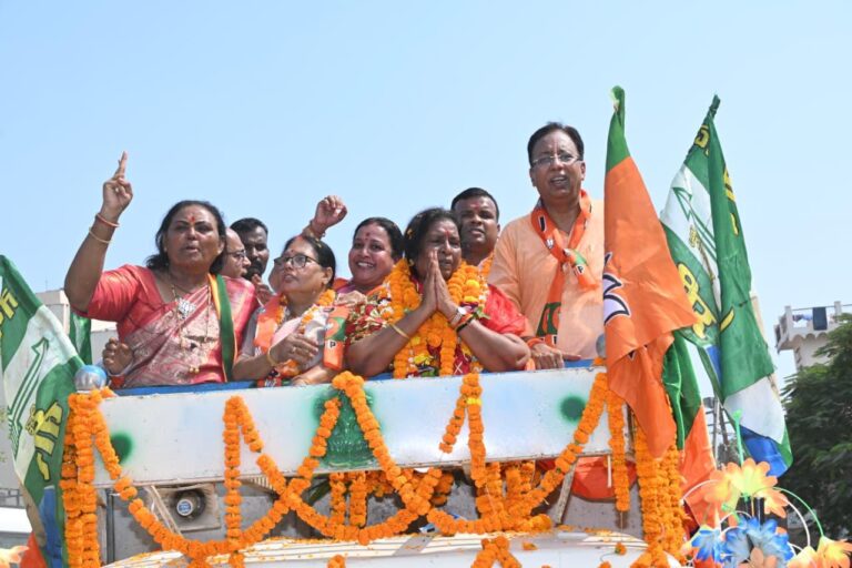 Bihar News: On October 17, seven candidates, including Animal Husbandry Minister Mrs. Renu Devi, filed their nomination papers.