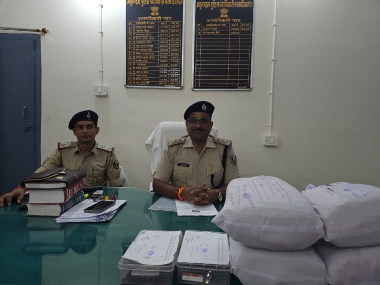 Bihar News: During a vehicle check, Gaunaha police arrested a boy with a pistol, a country-made pistol and about 12 kg of marijuana.