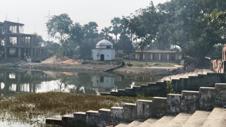 Bihar News- Preparations for Chhath Puja are going on in full swing in various parts of the block area.