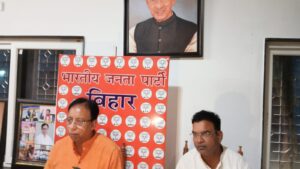 Bihar News: If Tejashwi Yadav forms the government, one person from every family will get a job. This is not the announcement of the grand alliance but his own personal announcement.