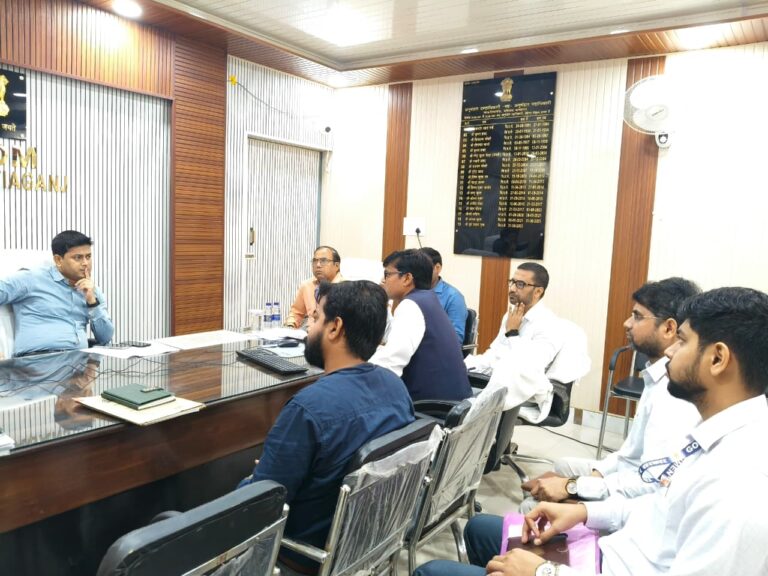 Bihar News District Election Officer inspected the preparations of dispatch centers of Narkatiaganj, Sikta and Ramnagar assembly constituencies.