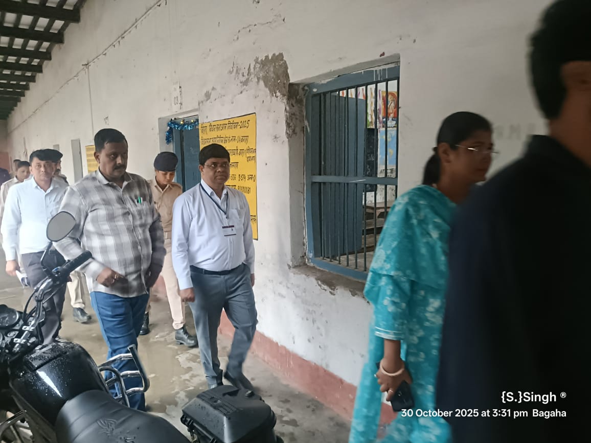 Bihar News General Observer K. Surendra Mohan inspected various polling stations.