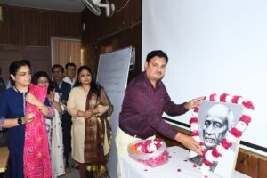 Lucknow News: The 150th birth anniversary of Sardar Vallabhbhai Patel was celebrated with great pomp at Deendayal Upadhyay State Rural Development Institute.