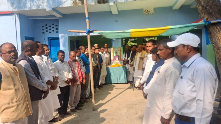 Bihar News- A meeting of block RJD workers was organised in the Panchayat Bhawan premises of Rajapakar North Panchayat.