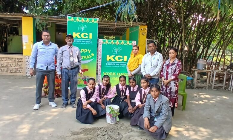 Bihar News-Tree plantation program was organized in the premises of KCI School Rajapakar.
