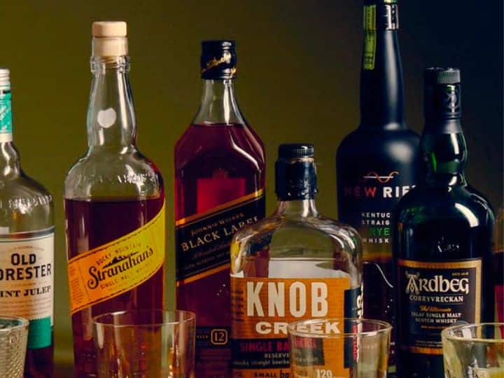 Bihar News- On the basis of secret information, Barati police station arrested a person with 18 bottles of Officer Choice foreign liquor.