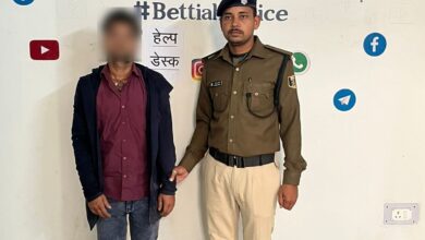 Bihar News: A man who threatened a woman and blackmailed her by making obscene and objectionable videos on WhatsApp video call has been arrested.