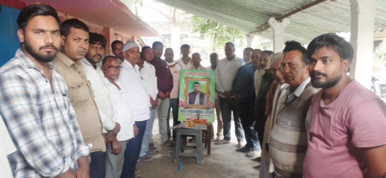 Bihar News- Social worker and RJD leader Laxman Yadav passed away in Rajapakar Bazar Yadav Nagar of the block headquarters.