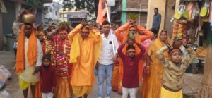 Bihar News- A grand Kalash Yatra was taken out for the Maha Yagya in Purvi Tola Ward No. 7 of Rajapakar North Panchayat.