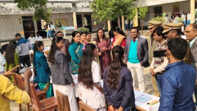 Ambedkar Nagar News- A grand and successful career guidance program for students was organized at Government Girls Inter College, Tenduaikala.