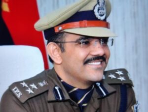 BiharNews चम्पारण रेंज के सभी लंबित कांडों का शीघ्र निष्पादन किया जाए डीआईजी हर किशोर राय