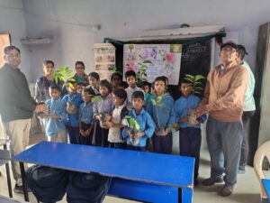 Bihar News-Children were congratulated on their birthdays in the premises of Government Primary School Baikunthpur North.