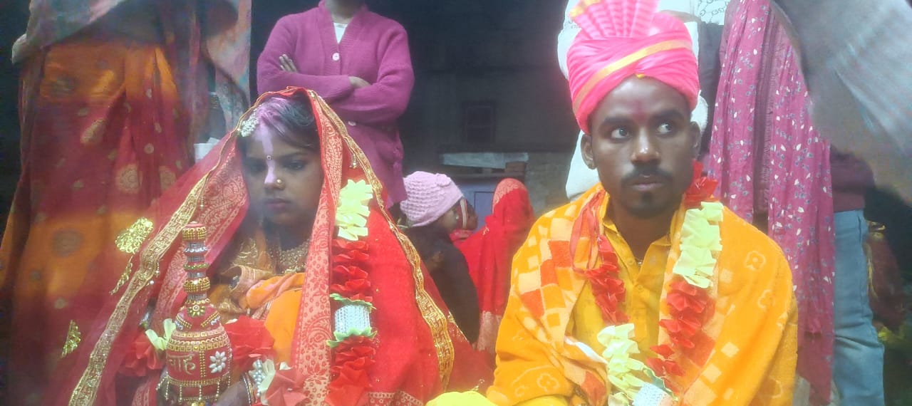 Bihar News- Pakadua marriage was held peacefully in the Baba Ganinatha temple complex located in Rajapakar market of the block headquarters.