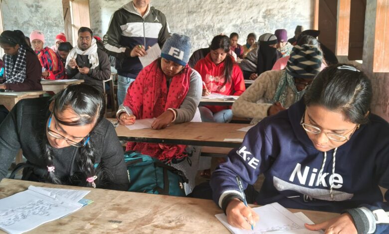 Bihar News - The first-year examinations for the NTT (Nursery Teacher Training) session 2024-26 have begun at the premises of the Nursery Teacher Training Institute located at Ghazipur Chowk.