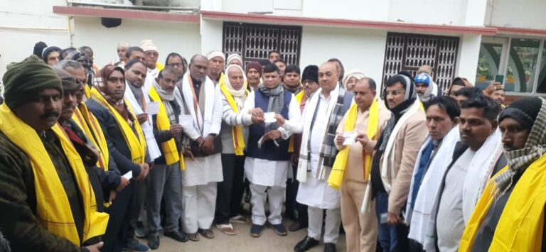 Bihar News-JDU party launched a membership drive at the residence of JDU Block President Awadhesh Rai in Baikunthpur village of Baikunthpur Panchayat.