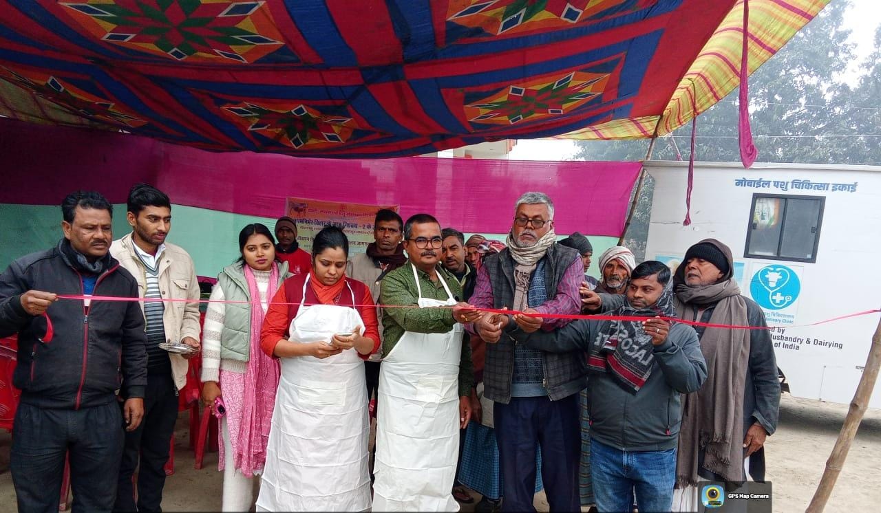 Bihar News - A camp was organized by the Animal and Fisheries Resources Department of the Government of Bihar at the residence of progressive livestock farmer Shambhu Rai in Purvi Tola, Ward Number eight, in the Northern Panchayat of Rajapakar block.