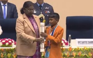 Agra News: Boy receives National Children's Award from the President for saving his father's life from a crocodile.