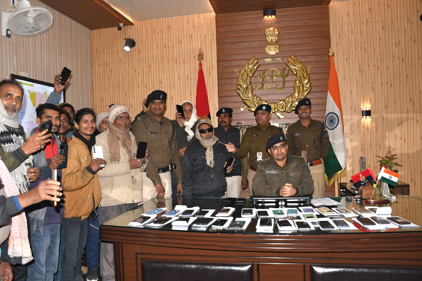 BiharNews: Betia police recovered 35 lost mobile phones and returned them to their owners, bringing smiles to their faces.