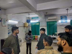 Bihar News : वैशाली के राजापाकर सामुदायिक स्वास्थ्य केंद्र का DM के निर्देश पर BDO और CO ने निरीक्षण किया