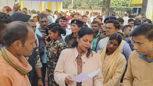 Bihar News: Setting a new example in resolving public grievances: Effective public grievance redressal camp under the leadership of DM Varsha Singh, issues being resolved within 7 days.