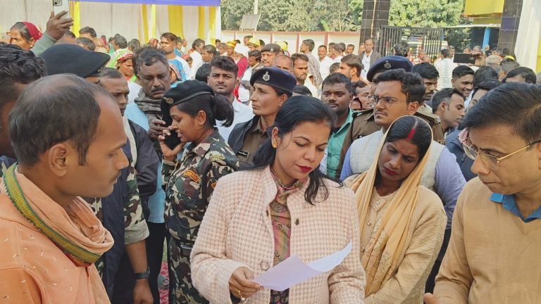 Bihar News: Setting a new example in resolving public grievances: Effective public grievance redressal camp under the leadership of DM Varsha Singh, issues being resolved within 7 days.