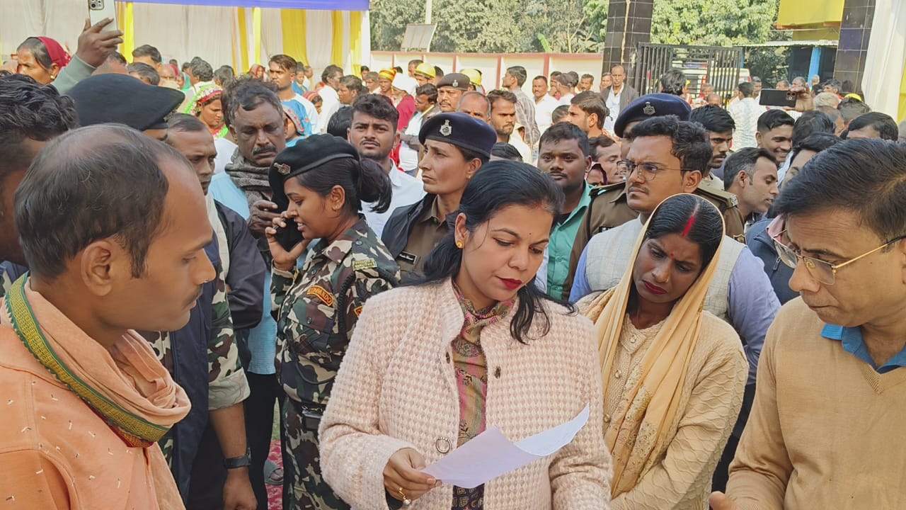 Bihar News: Setting a new example in resolving public grievances: Effective public grievance redressal camp under the leadership of DM Varsha Singh, issues being resolved within 7 days.
