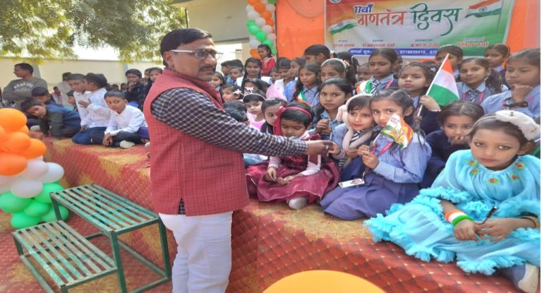 डॉ. राम मनोहर लोहिया इंटर कॉलेज में 77वां गणतंत्र दिवस समारोह