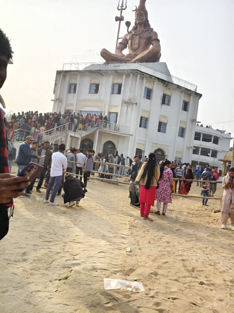 Bihar News: नव वर्ष 2026 का राजापाकर में गर्मजोशी से स्वागत, शिवालयों में उमड़ी श्रद्धालुओं की भीड़