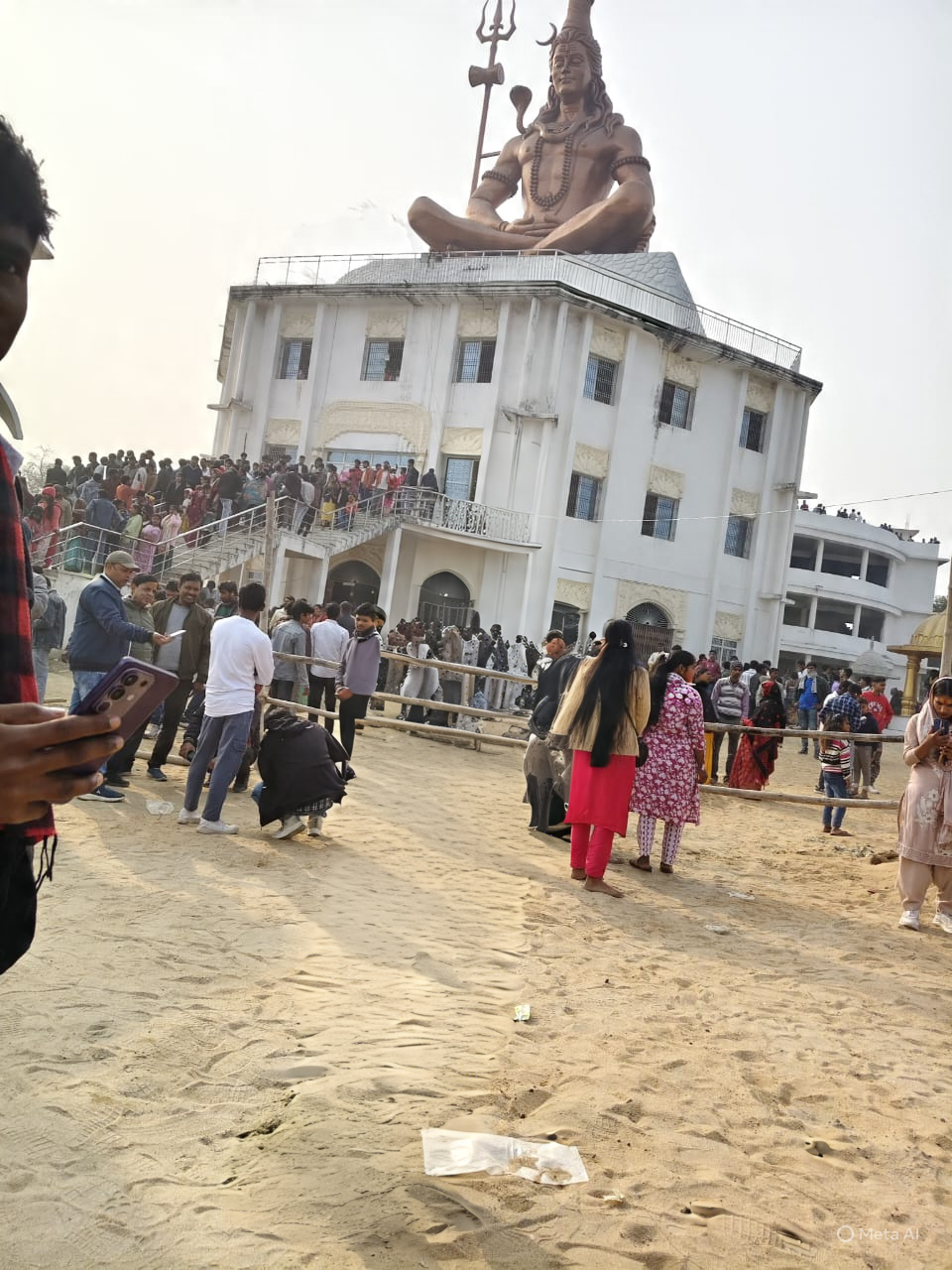 Bihar News: नव वर्ष 2026 का राजापाकर में गर्मजोशी से स्वागत, शिवालयों में उमड़ी श्रद्धालुओं की भीड़