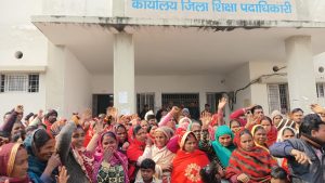 संविदा महिला सफाई कर्मियों का बकाया वेतन