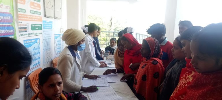 Bihar News: राजापाकर सीएचसी में प्रधानमंत्री जननी सुरक्षा योजना के तहत स्वास्थ्य शिविर का आयोजन