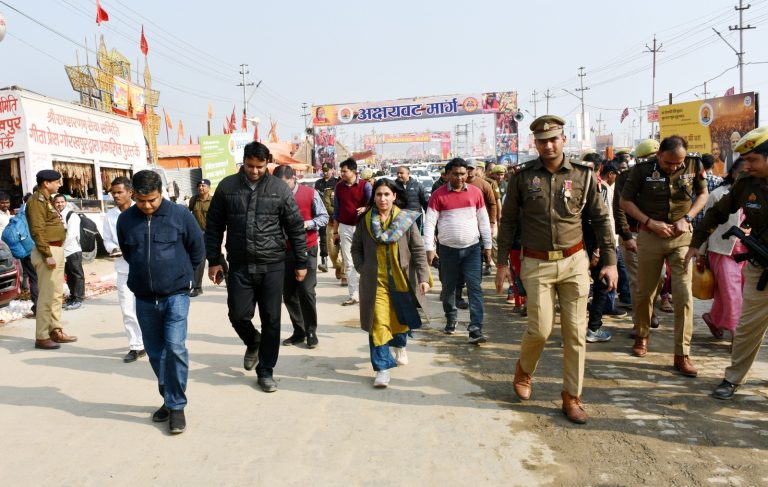 Prayagraj News: मकर संक्रांति पर संगम में आस्था की महाडुबकी, 1.03 करोड़ श्रद्धालुओं ने किया पवित्र स्नान