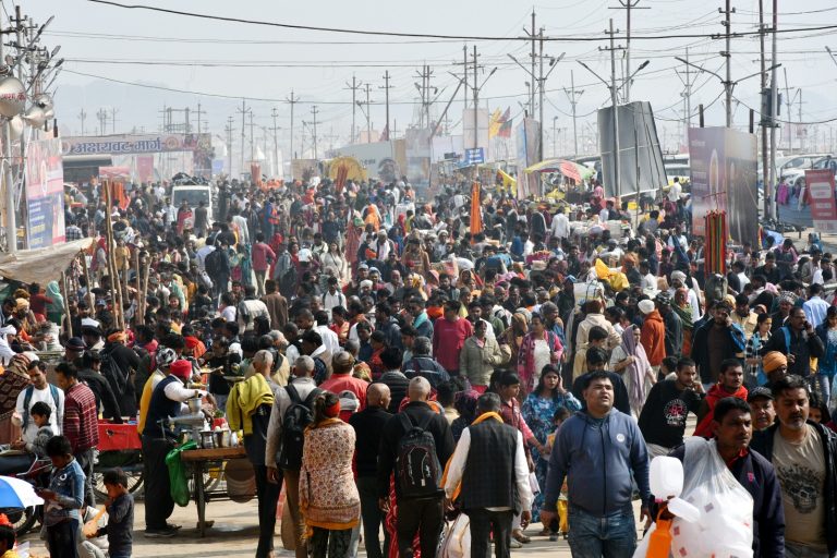 Prayagraj News: मकर संक्रांति पर संगम में आस्था की महाडुबकी, 1.03 करोड़ श्रद्धालुओं ने किया पवित्र स्नान