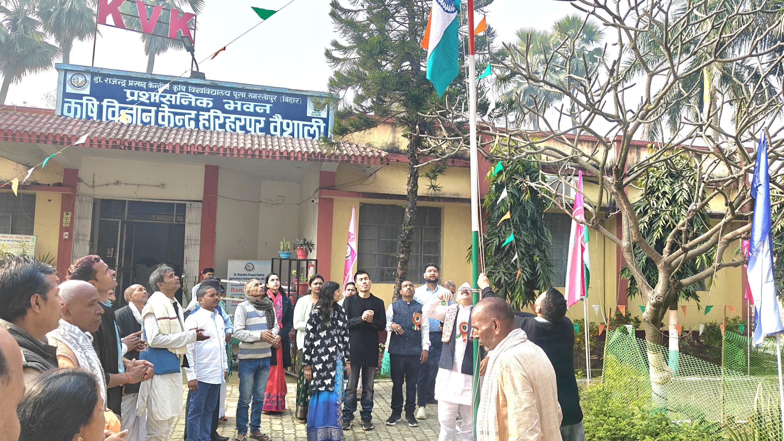 विज्ञान केंद्र हरिहरपुर में हर्षोल्लास से मना 77वां गणतंत्र दिवस, उत्कृष्ट किसानों को किया गया सम्मानित