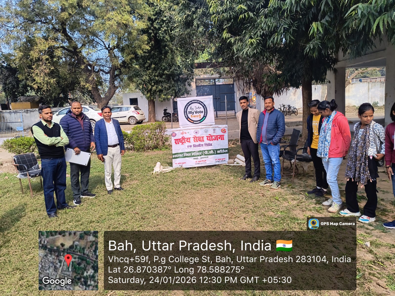 Agra News: Oath-taking ceremony and cleanliness drive held at Bhadawar Vidya Mandir PG College on Voter Awareness Day.