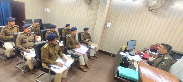 डीआईजी हर किशोरी राय यातायात और साइबर थानों की समीक्षा