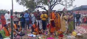 वैशाली में श्री विष्णु महायज्ञ एवं अष्टयाम यज्ञ की शुरुआत, ध्वजारोहण व भूमि पूजन के साथ हुआ शुभारंभ