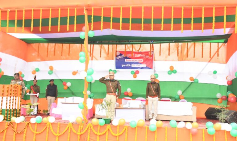 बेतिया में 249 होमगार्ड जवानों का पासिंग आउट परेड संपन्न, एसपी ने बढ़ाया हौसला