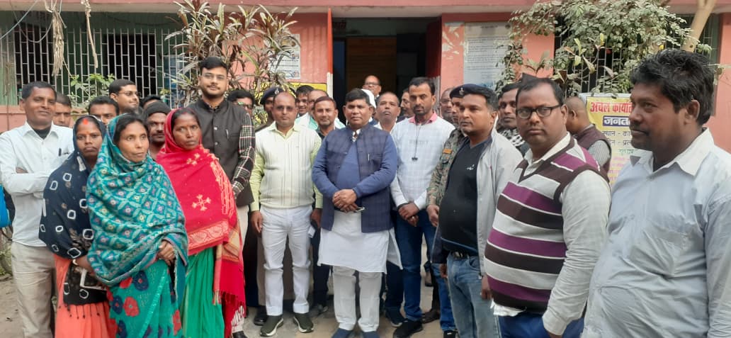 राजापाकर में पंचायत समिति बैठक के बाद विधायक महेंद्र राम का जनता दरबार, कई समस्याओं का समाधान