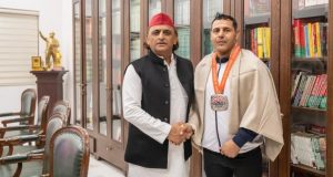 अखिलेश यादव से मिले युवा पहलवान