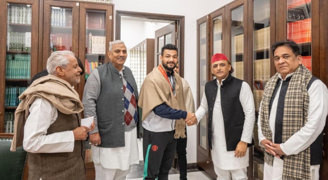 अखिलेश यादव से मिले युवा पहलवान