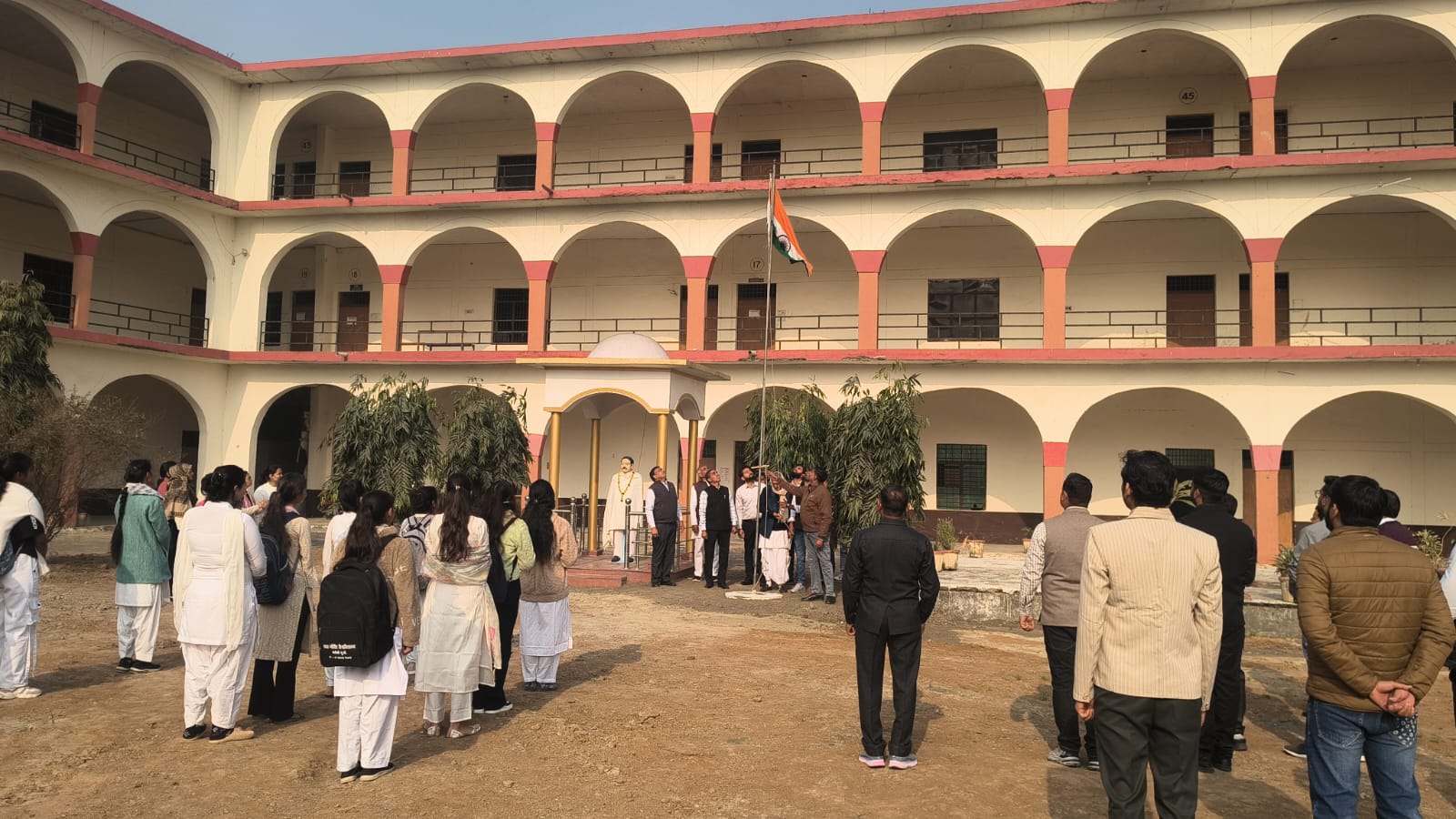 Etawah News : शिवपाल सिंह पी.जी. कॉलेज में 77वा गणतंत्र दिवस उत्साह और देशभक्ति की भावना के साथ मनाया गया।