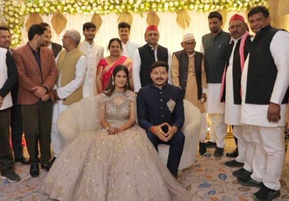 रिंग सेरेमनी में पहुंचे अखिलेश यादव, प्रो. वीरेन्द्र सिंह चौहान परिवार ने जताया आभार